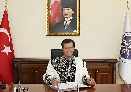 Prof. Dr. Öztürk Emiroğlu, Ardahan Üniversitesi Rektörlüğü görevine başladı.