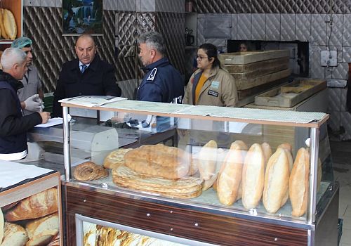 Ramazan öncesi Hanak’ta sıkı denetim: Fırın, pastane ve marketler incelendi