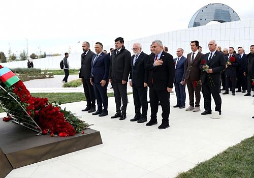 Rektörlerden Azerbaycan’da Anlamlı Ziyaret