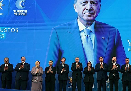Rozetlerini Cumhurbaşkanı Erdoğan taktı! İşte AK Parti'ye katılan 9 belediye başkanı