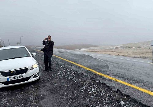 Sahara Geçidi’nde kar ve tipi ulaşımı olumsuz etkiledi