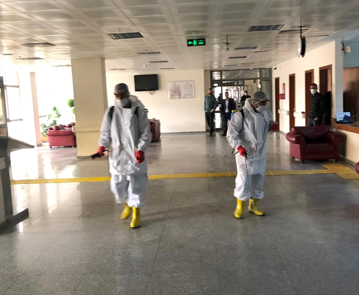 Sarıkamış Belediyesi dezenfekte çalışmalarına devam ediyor