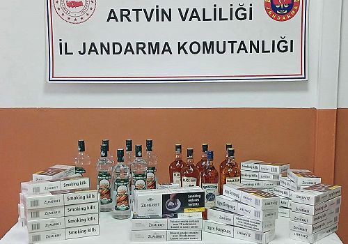 Şavşat’ta Kaçak Sigara ve Kaçak Alkole Operasyon: 430 Paket Sigara ve 13 Litre İçki Ele Geçirildi