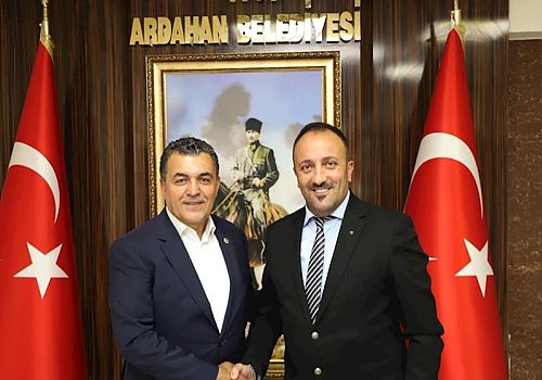 Serhat Ardahanspor Kulübü yeni başkanı Üzeyir Engin Belediye Başkanı Demir’ı ziyaret etti 