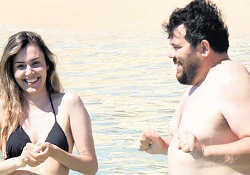 Sezonun yorgunluğunu Çeşme’de atan ünlü isimlerin tatil anları objektife yansıdı