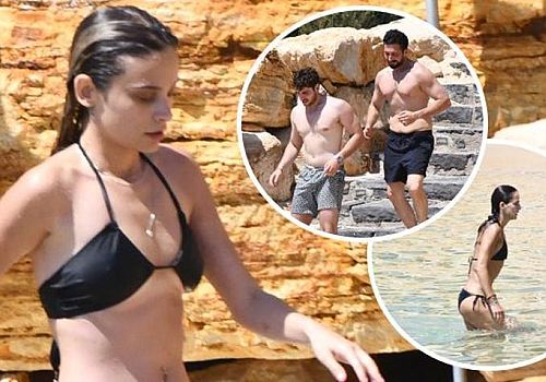 Sezonun yorgunluğunu Çeşme'de atan ünlülerin tatili objektiflere yansıdı