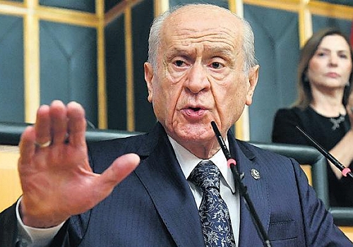 ‘Sokak sokak gez de görelim boyunun ölçüsünü’