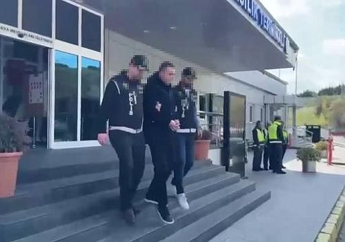 Suç örgütünün yöneticilerinden olduğu değerlendirilen şüpheli, Atatürk Havalimanı'nda gözaltına alındı