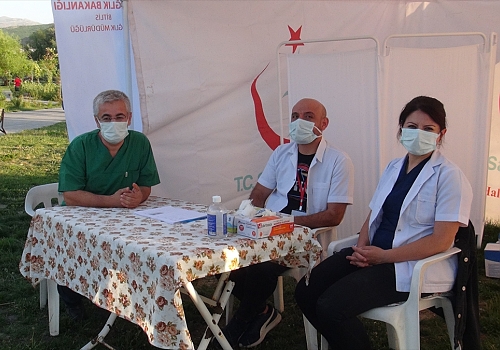 Tatvan'da 14 noktada aşı standı kuruldu
