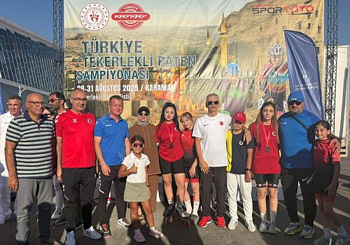 Tekerlekli Paten Türkiye Şampiyonası’nda Ardahanlı sporcular büyük bir başarıya imza attı.