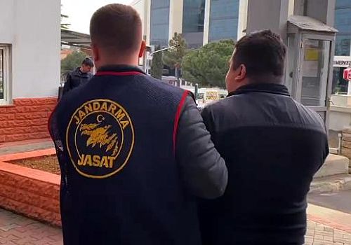 Tekirdağ'da 410 farklı suçtan aranan şüpheli düzenlenen operasyonla İstanbul'da yakalandı.