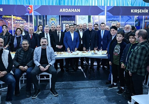 Tevfik Göksu, ramazan ayı etkinlikleri kapsamında Çıldırlı derneklerin ilçede açtığı  Ardahan stanttı’nı gezdi