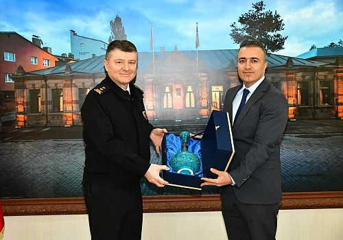 Tümgeneral Ferdi Korkmaz, Ardahan Valisi Hayrettin Çiçek'i ziyaret etti.