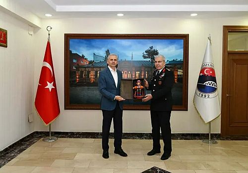 Tümgeneral Şakir Uslu’dan Vali Çiçekli’ye Nezaket Ziyareti