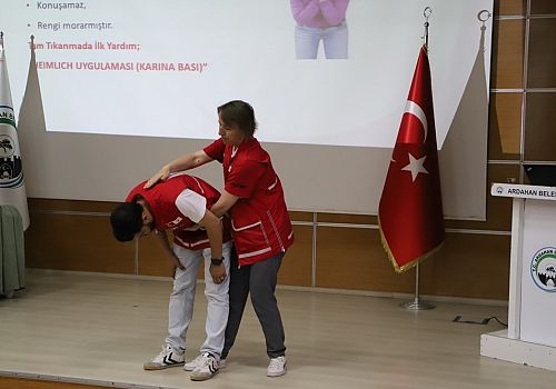 Türk Kızılay’ı tarafından Ardahan Belediyesi personeline ilk yardım eğitimi verildi