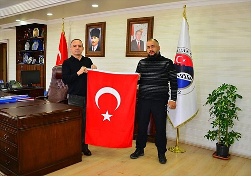 Türk tarihini ve kültürünü tanıtmak için pedal çeviren gurbetçi Ardahan'a geldi
