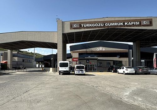 Türkgözü Gümrük Kapısı’ndan 22 ayda çoğunluğu tırlardan oluşan yaklaşık 272 bin araç giriş ve çıkış yaptı.