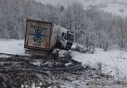 Türkgözü Sınır Kapısı'nda ulaşıma 'kar' engeli