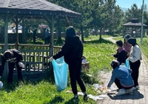Türkiye Çevre Haftası kapsamında Ardahan Kura Nehri kıyısında çevre temizliği yapıldı.