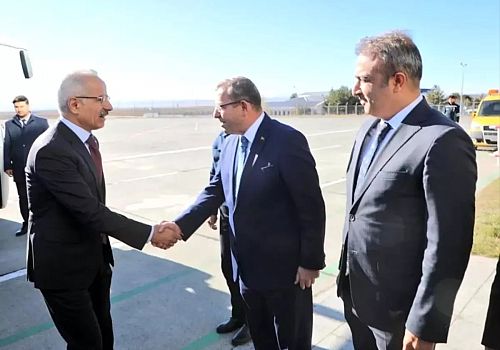 Ulaştırma ve Altyapı Bakanı Abdulkadir Uraloğlu, Kars'a geldi