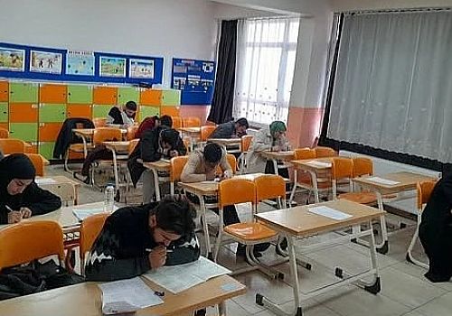 Umre Ödüllü Bilgi Yarışması sınavı, Ardahan’da da yoğun katılımla gerçekleştirildi