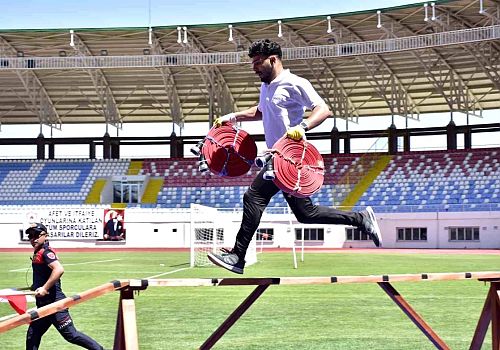 Üniversiteler Arası yarışta Ardahan Üniversitesi takımı Ekip75 birinci oldu