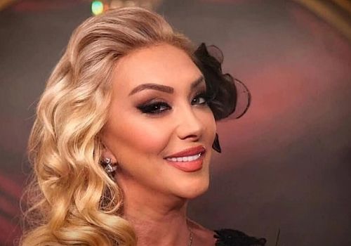 Ünlü Şarkıcı Güllü Evinin Balkonundan Düşerek Hayatını Kaybetti
