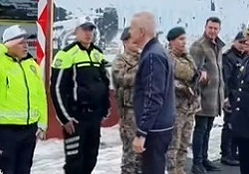 Vali Çiçekli’den Nöbet Mevzilerine Bayram Ziyareti