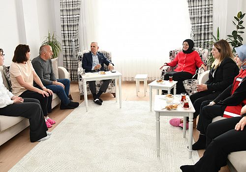 Vali Çiçekli ve Eşinden Kurban Bayramı'nda Şehit Ailesine Anlamlı Ziyaret