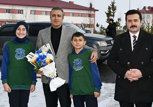 Vali Hayrettin Çiçek, Göle’de Öğrencilerle Kariyer Söyleşisinde Buluştu