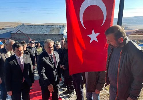 Vali Hayrettin Çiçek, hayatını kaybeden Göleli Gazi İsmet Bingöl için taziye ziyaretinde bulundu