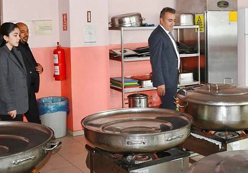 Vali Hayrettin Çiçek’in katılımıyla okul yemekhanelerinde hijyen ve gıda güvenliği denetimleri gerçekleştirildi