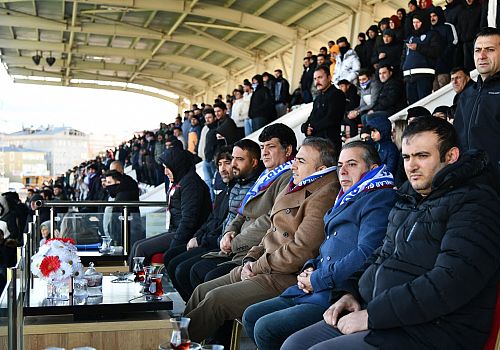 Vali Hayrettin Çiçek, Serhat Ardahanspor Maçını Tribünden Takip Etti