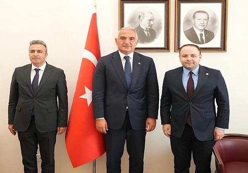  Vali Hayrettin Çiçek ve AK Parti Milletvekili Kaan Koç Bakan Mehmet Nuri Ersoyla Ardahan’ın turizm yatırımlarını görüştü