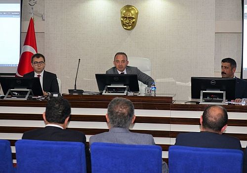 Vali Öner Ardahan da 26 kuruluşa ait 181 proje  devam ediyor 