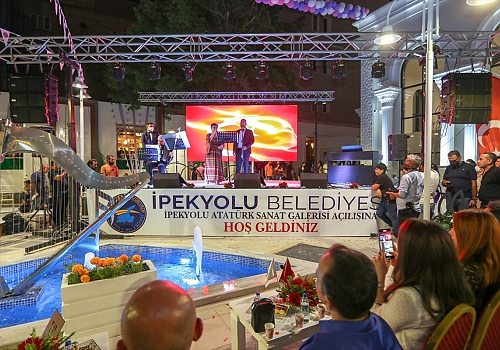 Van'da Atatürk Sanat Galerisi görkemli bir törenle ziyaretçilere açıldı