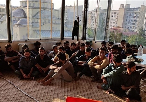 Van'da bir otelde 26 düzensiz göçmen yakalandı