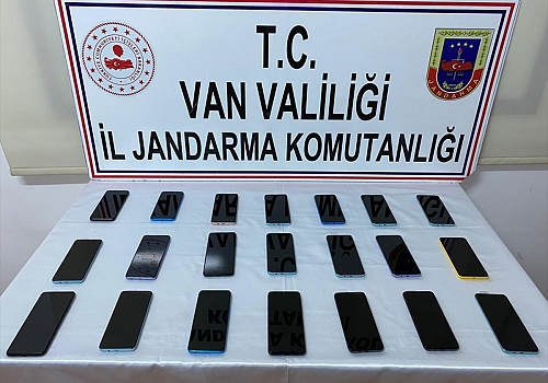 Van'da gümrük kaçağı 21 cep telefonu ele geçirildi