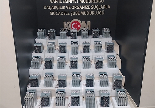 Van'da gümrük kaçağı 47 kripto para üretim cihazı ele geçirildi