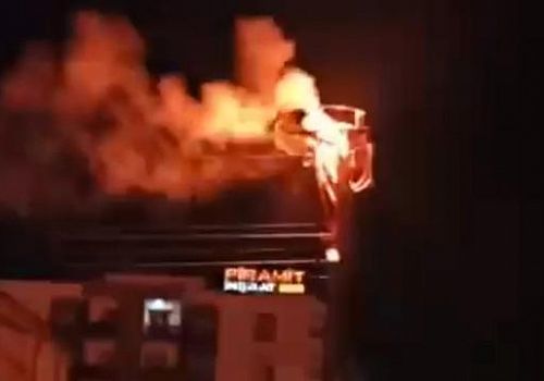 Van'ın İpekyolu ilçesinde bulunan elektrik trafosu havai fişek gibi patladı