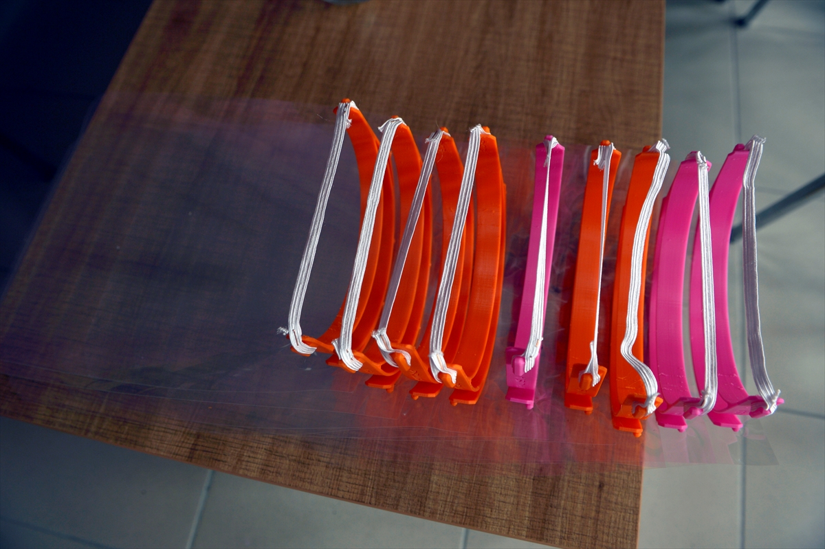 Vefakar müdür ve yardımcısı, fedakar sağlıkçılar için iş başında