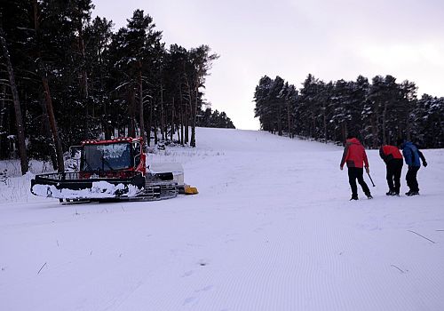Yalnızçam Kayak Merkezi'nde kar çalışmalarına devam ediliyor