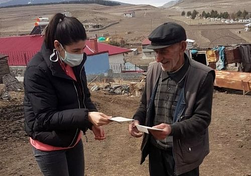 Yardım paraları Ardahan'da evlerde yapılmaya başlandı