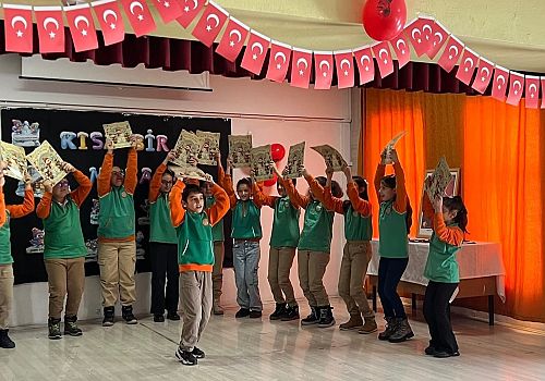 Yarıyıl Karne Töreni Göle Hüseyin Gedik İlkokulu’nda Coşkuyla Gerçekleştirildi