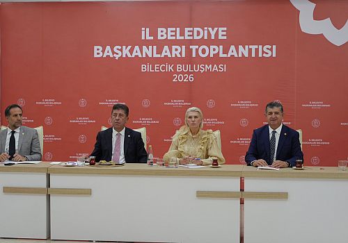 YENİ Parti'den Yerel Yönetimler Zirvesi: Liyakat ve Şeffaflık Vurgusu