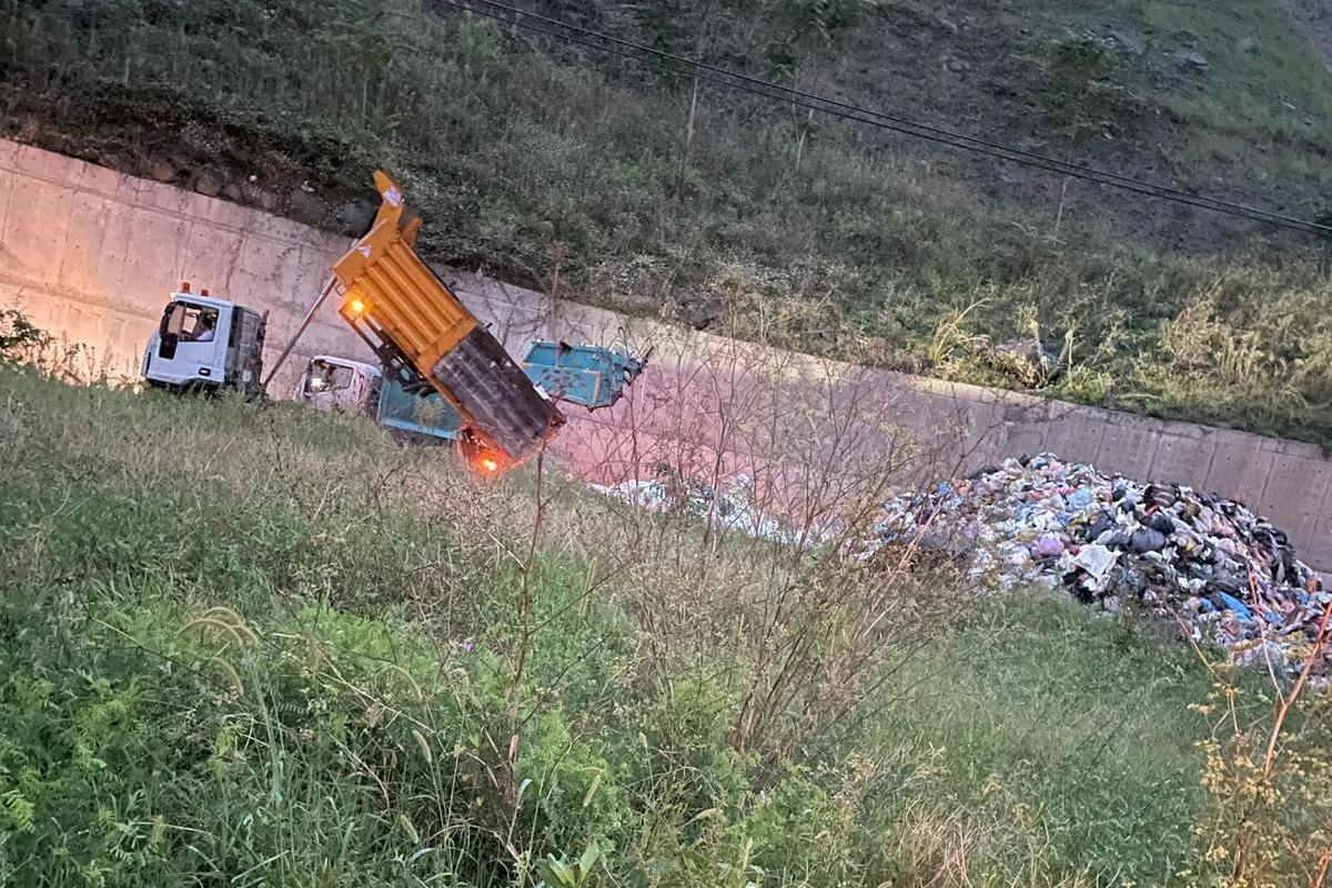 Yol kenarı çöpe 2