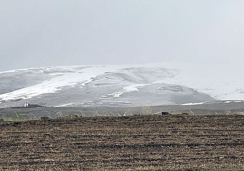 Yüksek Rakımda Kış, Şehir Merkezinde Yağmur: Ardahan’da Hava Sertleşti