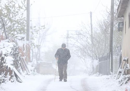 Yurt, yurt genelinde cuma, cumartesi ve pazar günlerinde soğuk ve yağışlı havanın etkisi altına girecek 
