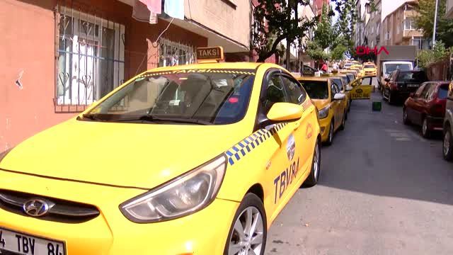 Taksiciler ayar kuyruğunda...