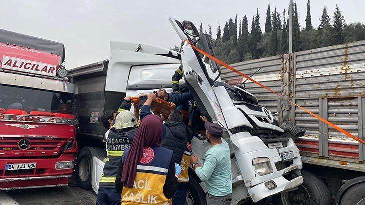 TEM otoyolunda feci kaza! Kağıt gibi ezilen TIR'dan mucize kurtuluş
